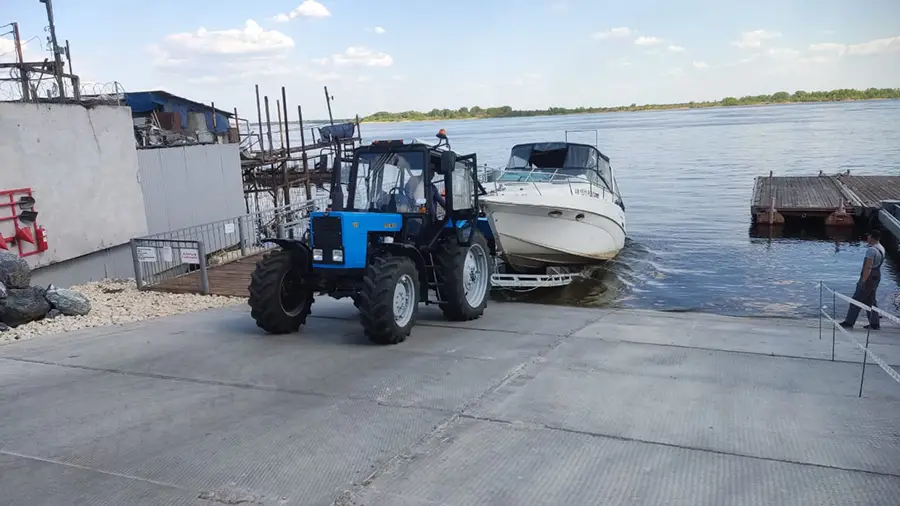 Фотография яхты или катера на воде - изображение 12