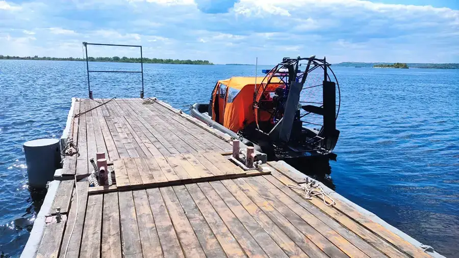 Фотография яхты или катера на воде - изображение 2