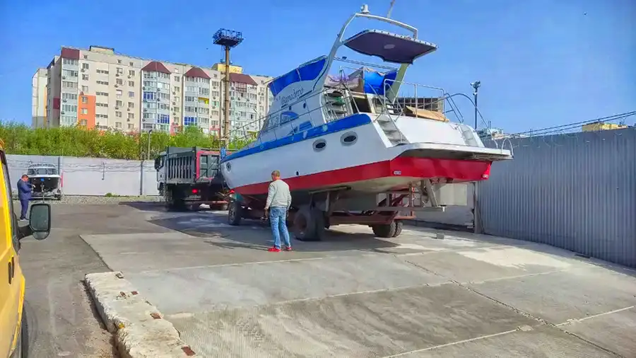 Фотография яхты или катера на воде - изображение 4